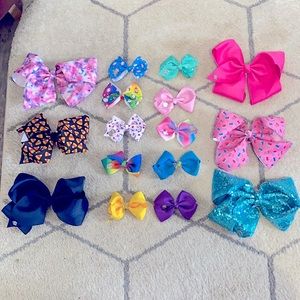 Like new JoJo Siwa large (7”) and small (4”) bows